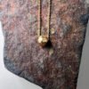perle 3 - or jaune - chaine et pierre rouge